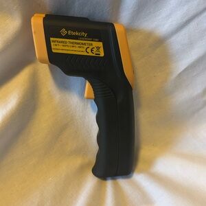 Infrared battery operated thermometer‎